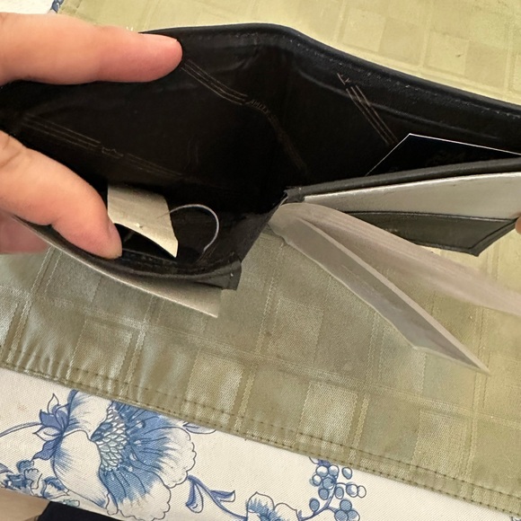 Black Wallet - Picture 3 of 6